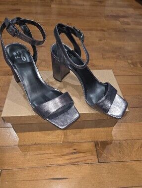 Mix No. 6 Leil Metallic Pewter Camouflage Block Heel Sandals NWT